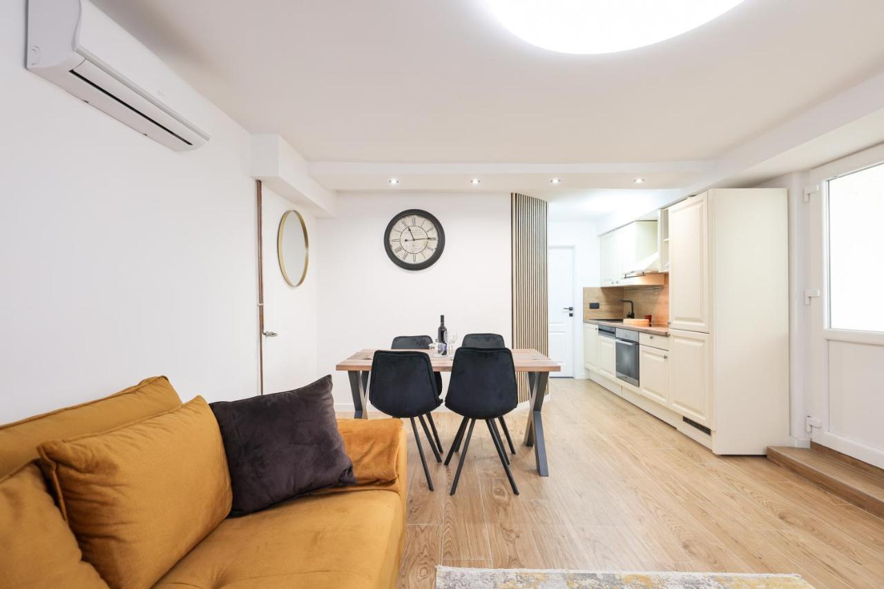Oscar & Leo Apartment