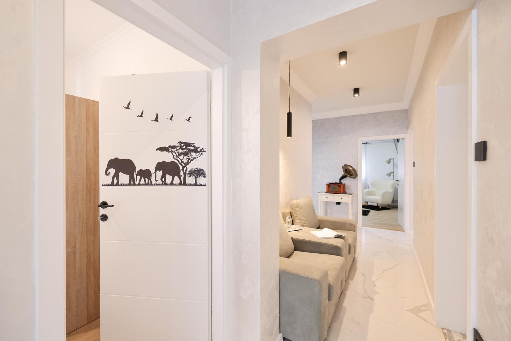 Oscar & Leo Apartment